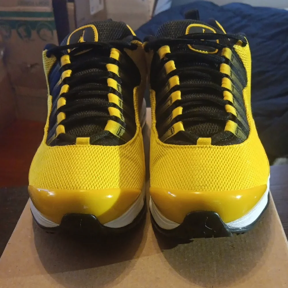 Air Jordan Comfort (CMFT) Rare Air Max 10 (2011) 'Yellow' Men 9.5 W 11 EUC W/BOX